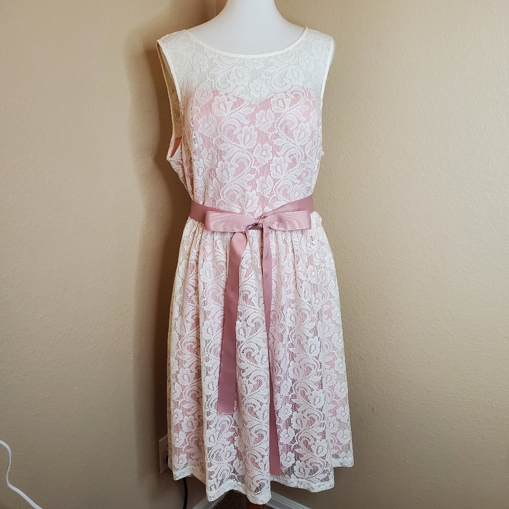 Modcloth Lace Sweetheart Dress